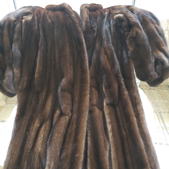 Full Length Mahogany Mink Coat - Picture 5 of 10